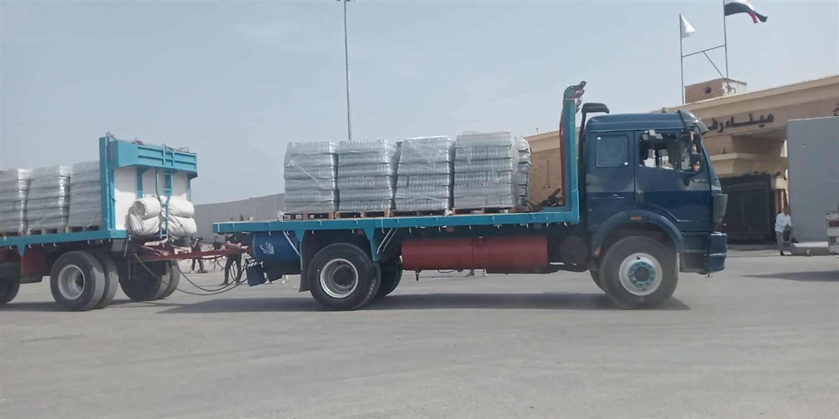 شاحنة مساعدات إماراتية بمعبر رفح