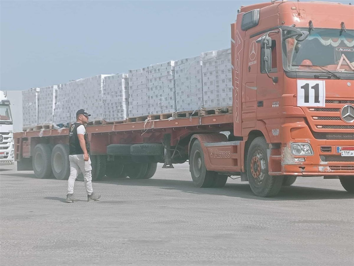 شاحنة مساعدات إماراتية بمعبر رفح