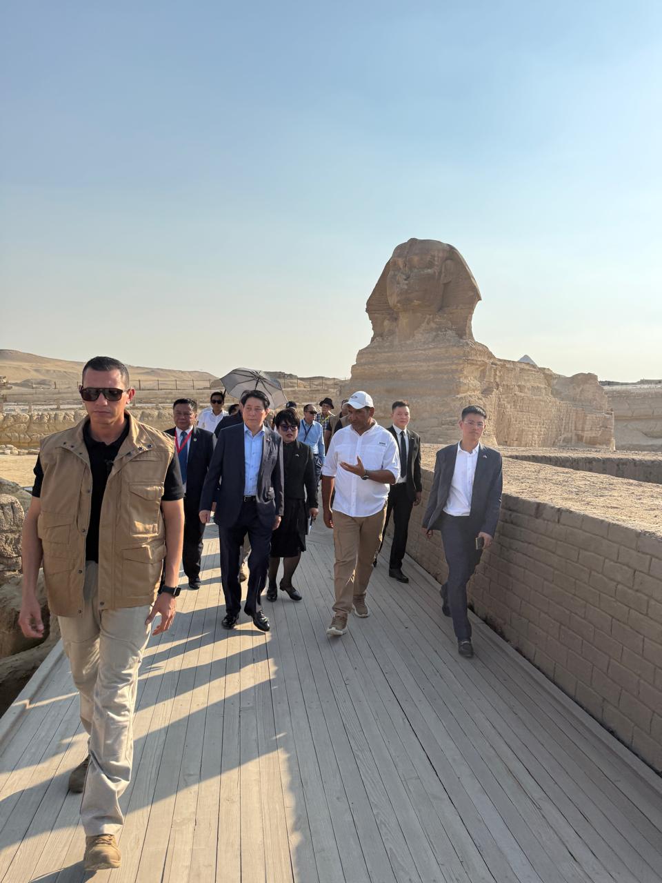  رئيس جمهورية فيتنام يزور أهرامات الجيزة 