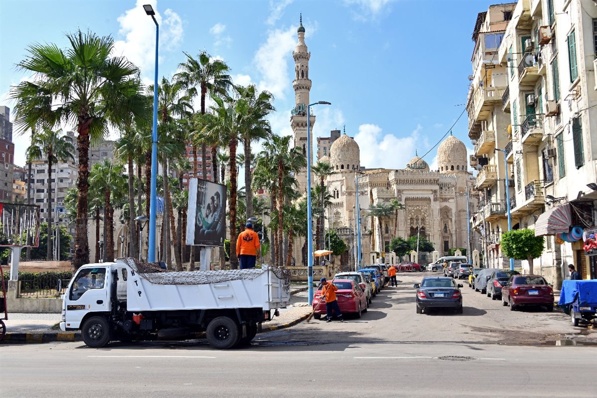 <strong>إجراءات وقائية لحماية عمال النظافة من ضربات الشمس خلال الصيف</strong>