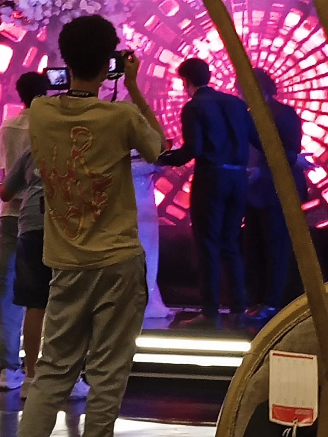 موديل تُتهم بخطف زوج من خلال مشهد تمثيلي لإعلان