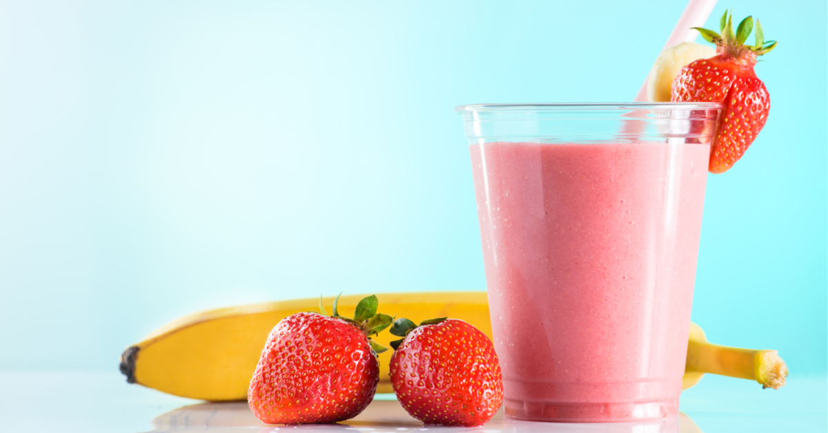 طريقة عمل سموذي موز وفراولة