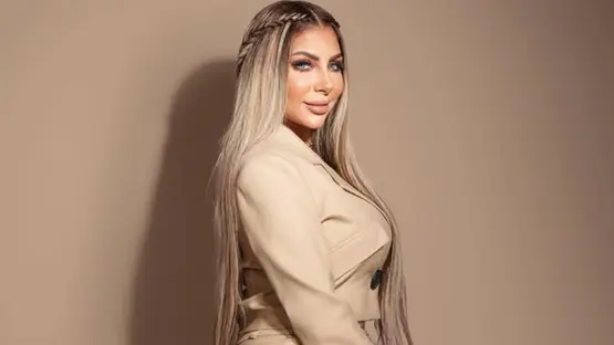 المذيعة سارة خليفة