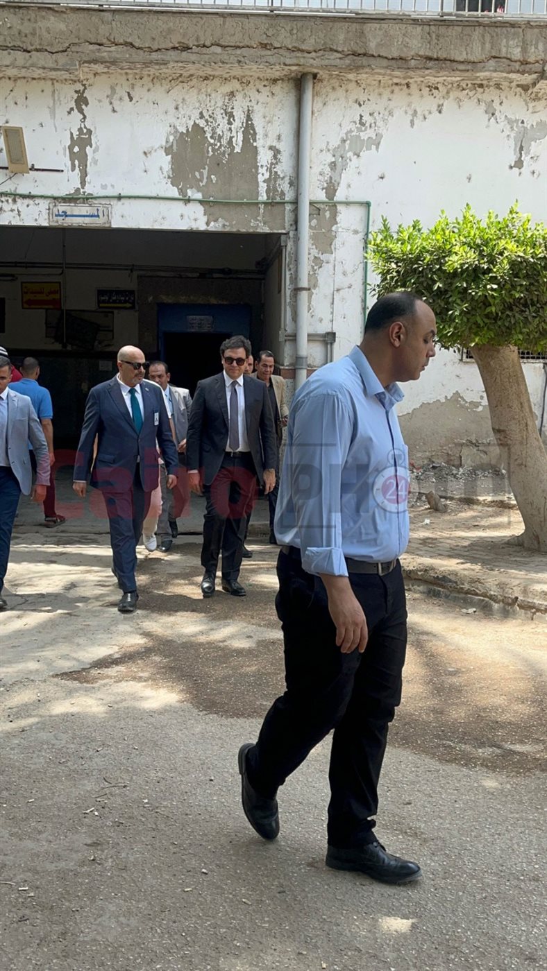 وزير الثقافة يصل مستشفى معهد ناصر لوداع الأديب الكبير صنع الله إبراهيم