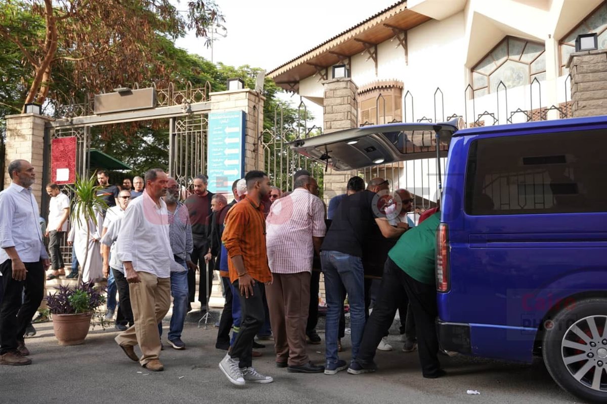 لحظة تشيع جثمان الروائي صنع الله إبراهيم