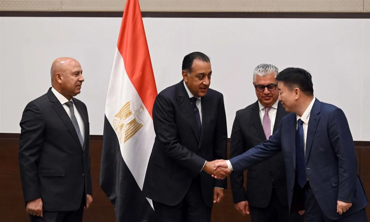 جانب من التوقيع