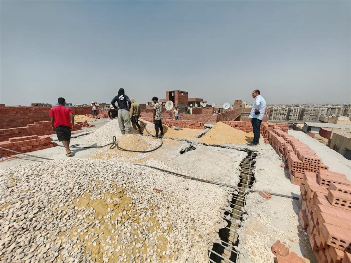 محافظة الجيزة تزيل 6 أبراج مخالفة بالمجزر الآلي بالليبني هرم