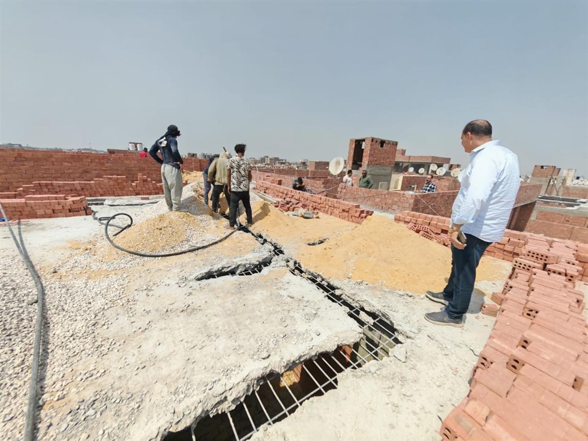 محافظة الجيزة تزيل 6 أبراج مخالفة بالمجزر الآلي بالليبني هرم