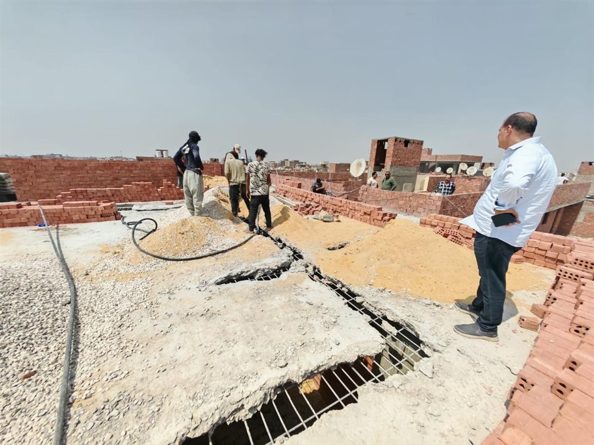 محافظة الجيزة تزيل 6 أبراج مخالفة بالمجزر الآلي بالليبني هرم