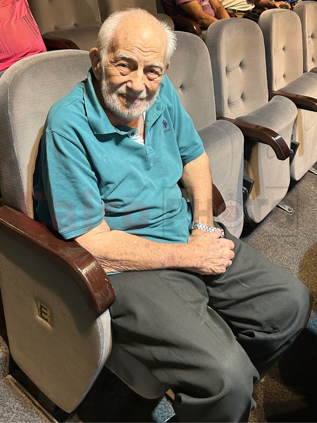 <strong>رشوان توفيق أول الحاضرين في إحياء ذكرى الأربعين للفنانة سميحة أيوب</strong>