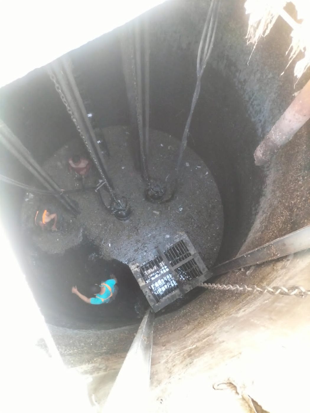 مياه الفيوم تواصل تنفيذ خطتها الدورية لتطهير شبكات الصرف وصيانة محطات الرفع