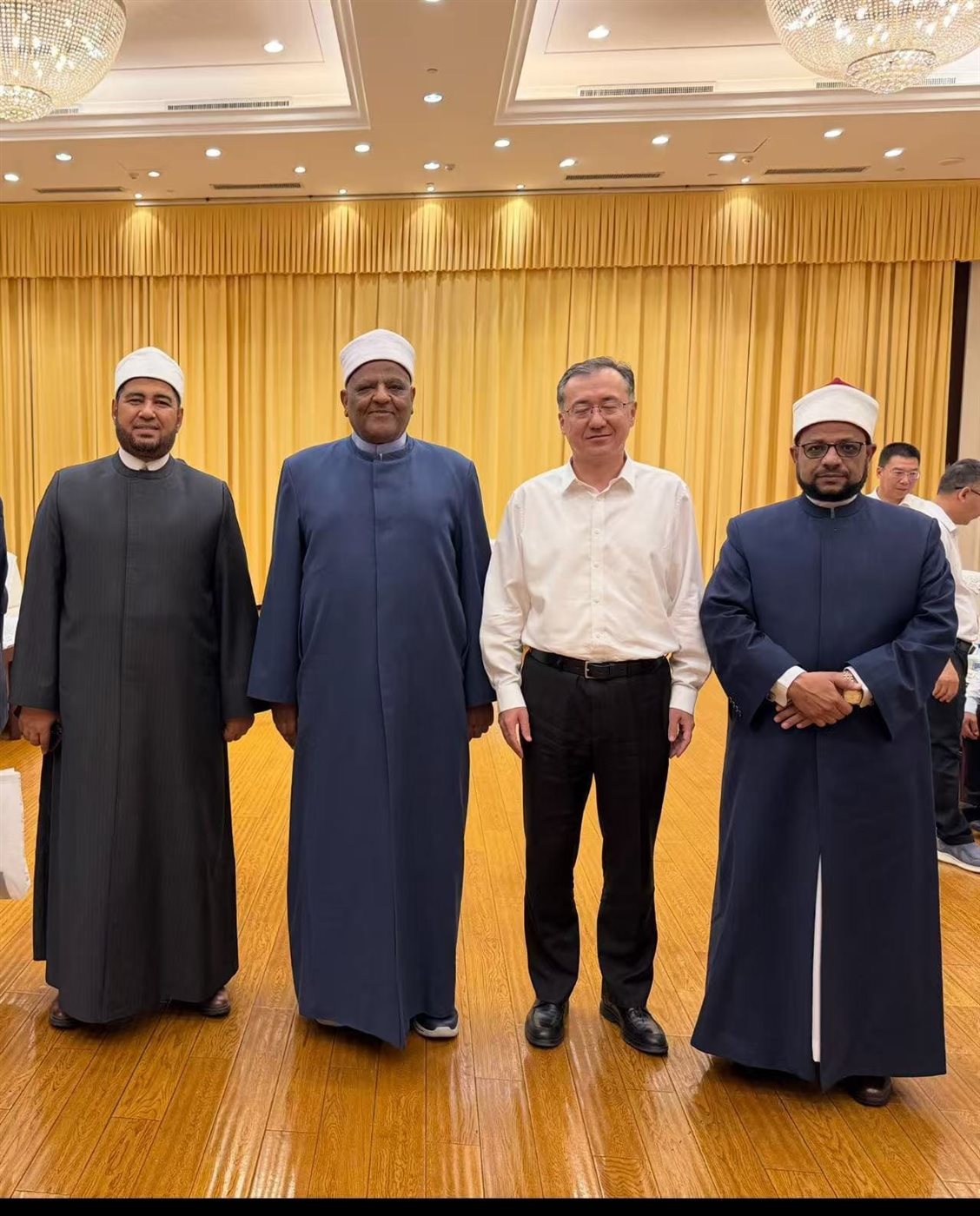 وزير الجبهات المتعددة بالصين يودِّع الوفد الأزهري بعد جولة رسميَّة ناجحة