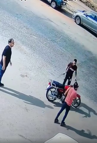 <strong>محاولة شخص سرقة هاتف آخر بأسلوب الخطف في الأميرية </strong>