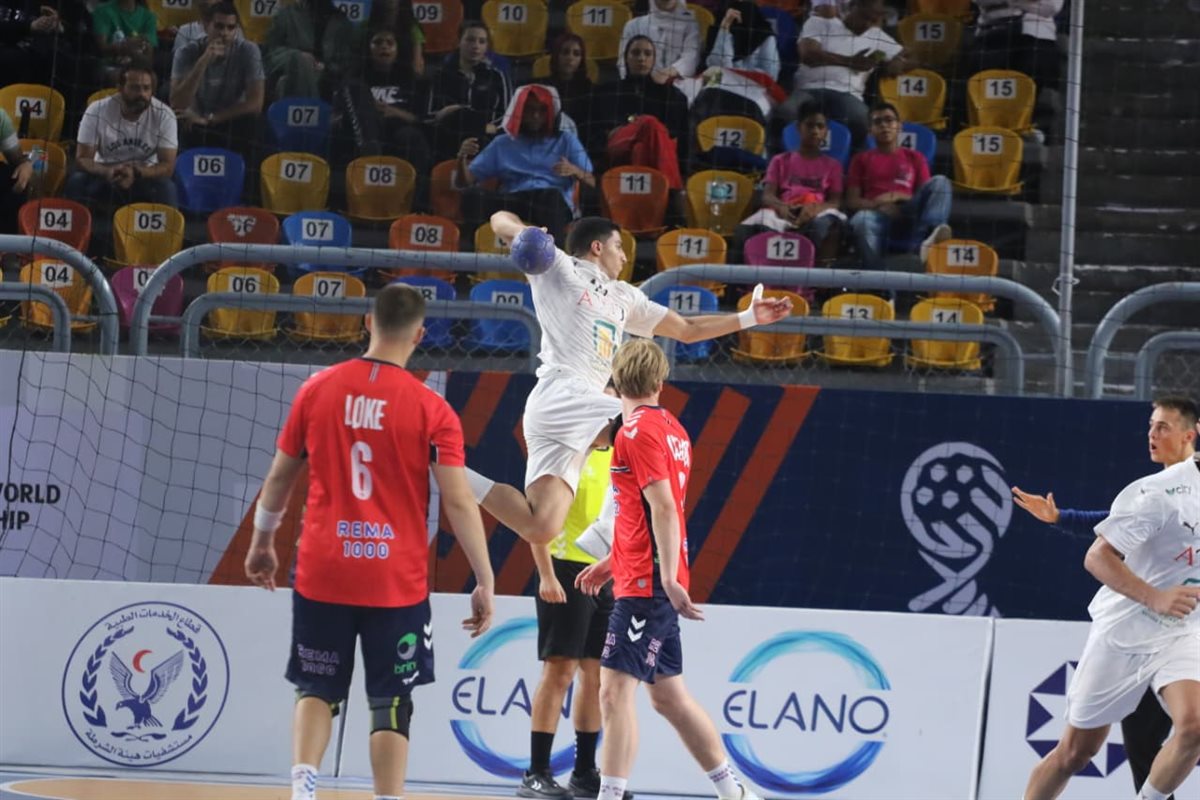 <strong>منتخب اليد يكتسح النرويج</strong>