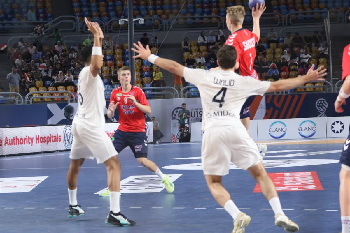 <strong>منتخب اليد يكتسح النرويج</strong>