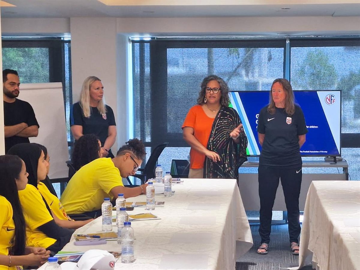 دورة تطوير مدربات الناشئات