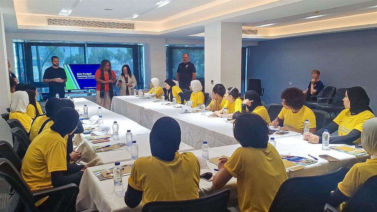 دورة تطوير مدربات الناشئات