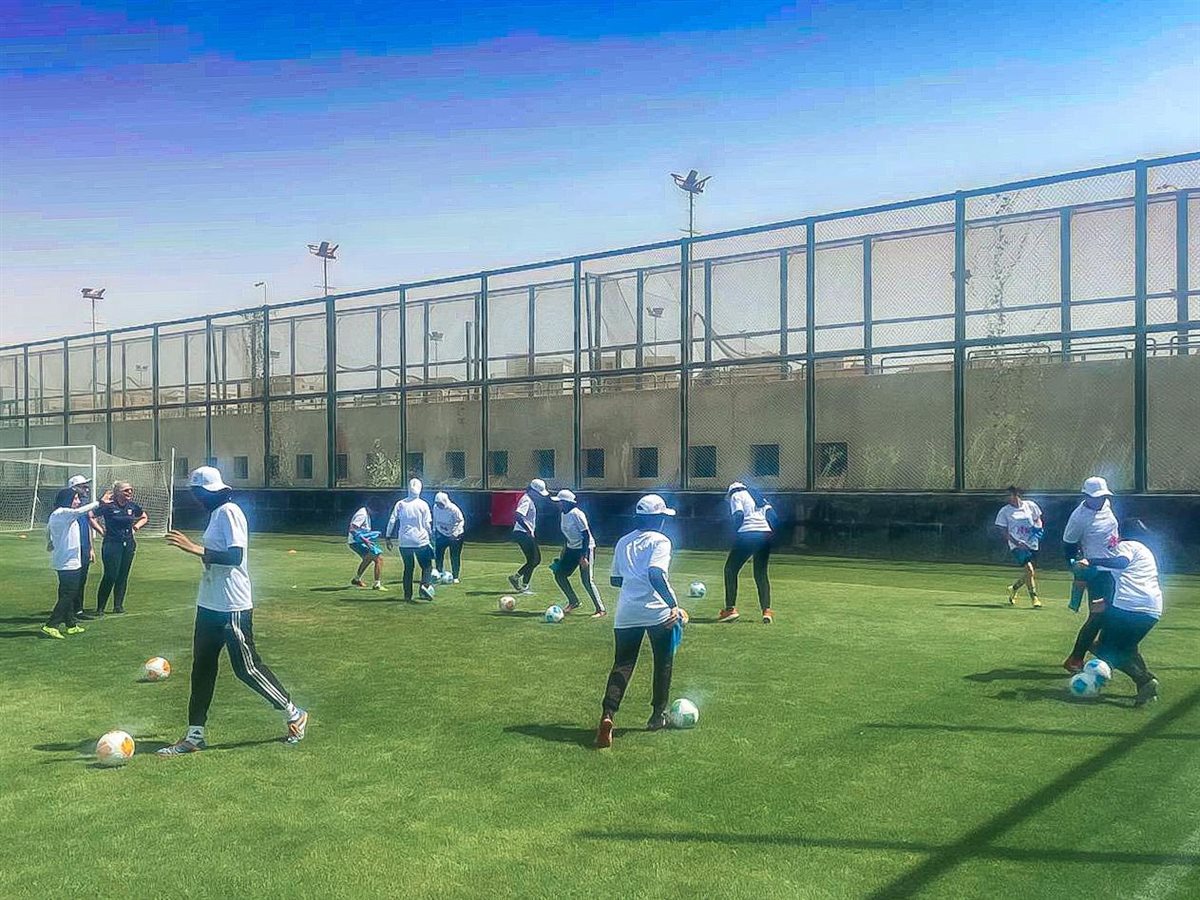 دورة تطوير مدربات الناشئات