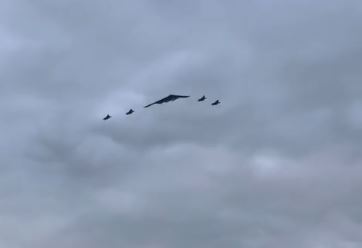 قاذفة شبحية أميركية تحلّق فوق بوتين خلال استقباله في ألاسكا