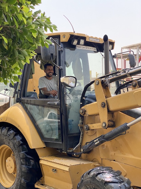 شركة مياة الأقصر تدفع معداتها الثقيلة