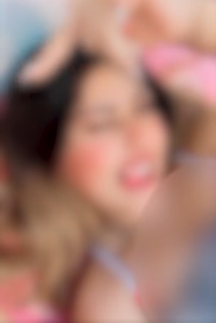 القبض على فراولة وتفاحة