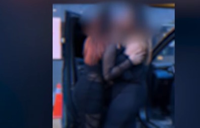 القبض على فراولة وتفاحة