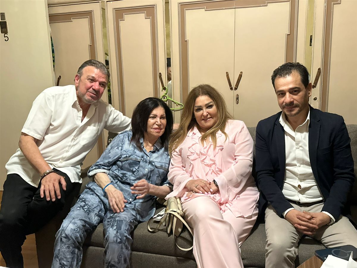 وفد من وزارة الثقافة ونقابة المهن التمثيلية يزور الفنانة نجوى فؤاد