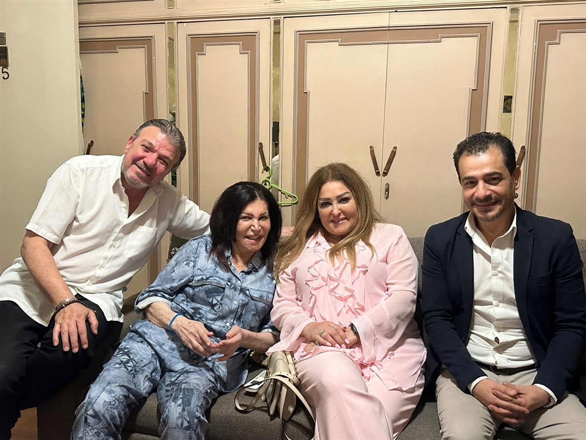 وفد من وزارة الثقافة ونقابة المهن التمثيلية يزور الفنانة نجوى فؤاد
