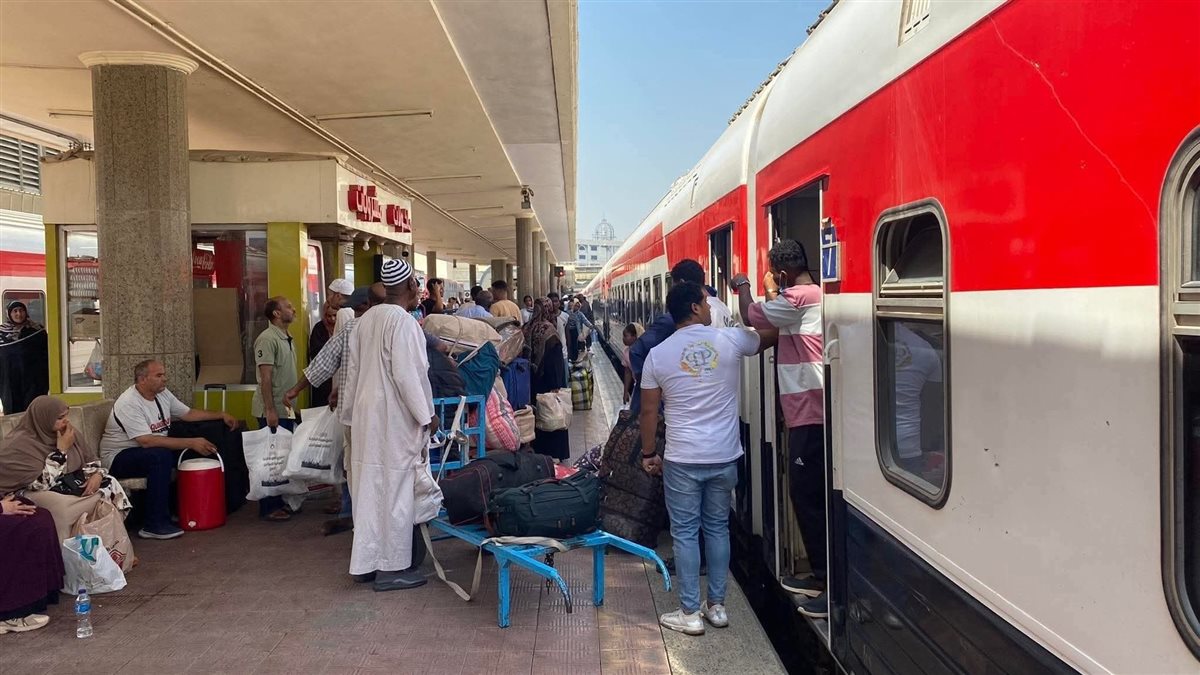 قطار نقل الأشقاء السودانيين من القاهرة إلى وطنهم