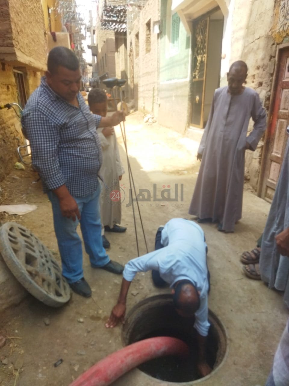 تحرك عاجل لحل أزمة تراكم المياه بقرية العضايمة بإسنا 