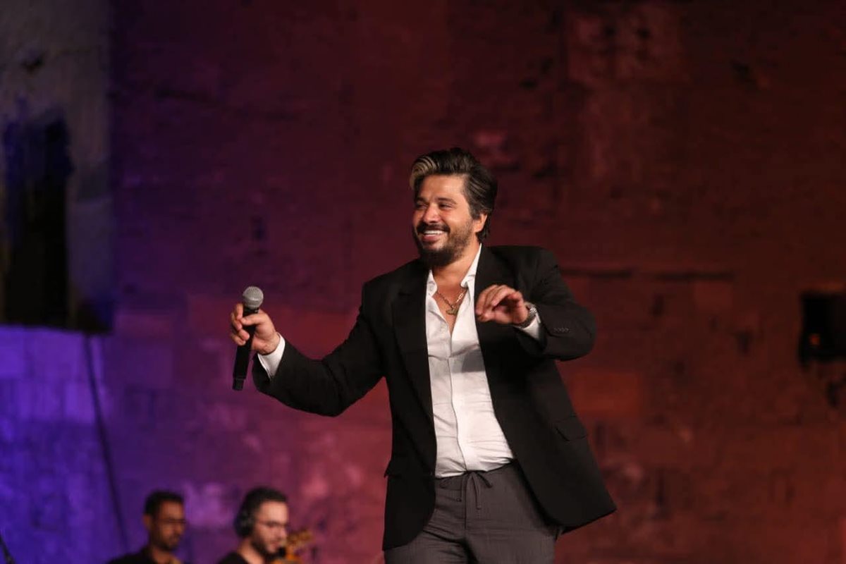 مصطفى حجاج يستعد لتصوير حفلا في مهرجان القلعة بدورته الـ 33