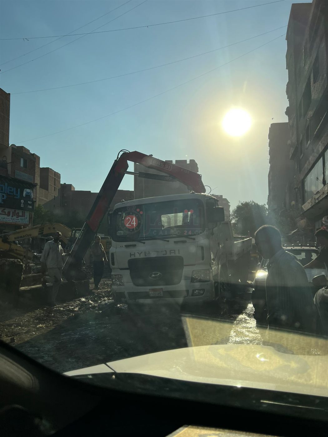 <strong>سقوط سيارة شفط داخل بيارة صرف صحي</strong>