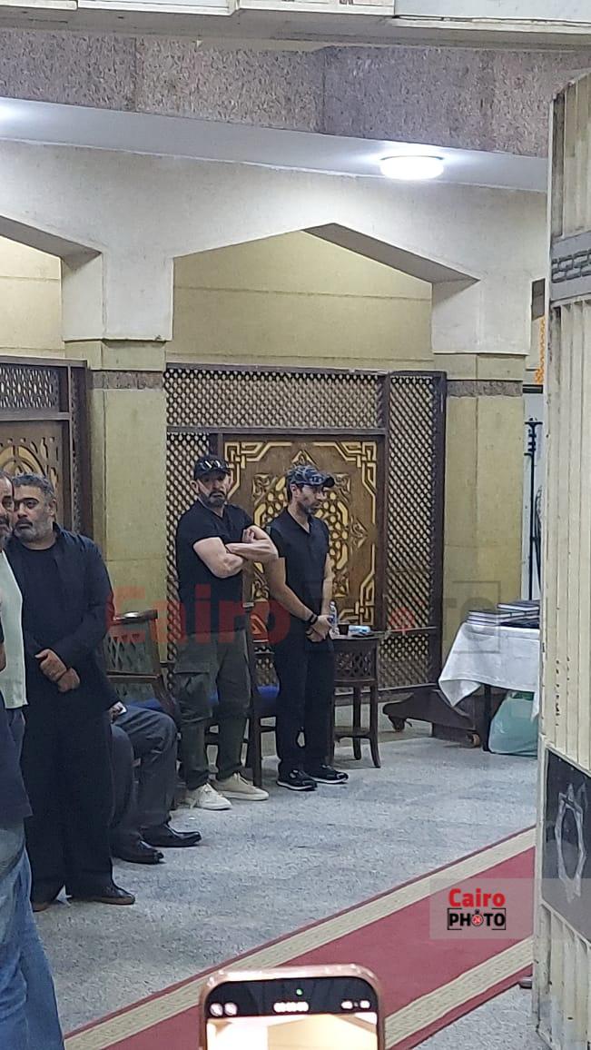 نجوم الفن يقدمون واجب العزاء في مدير التصوير تيمور تيمور