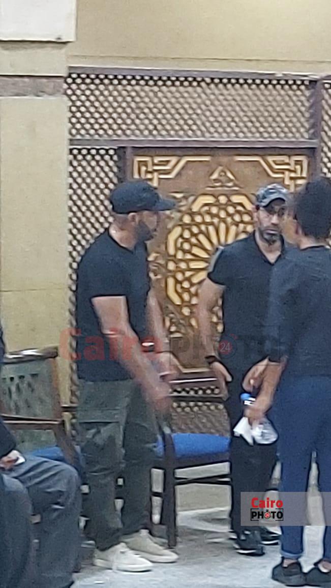 نجوم الفن يقدمون واجب العزاء في مدير التصوير تيمور تيمور