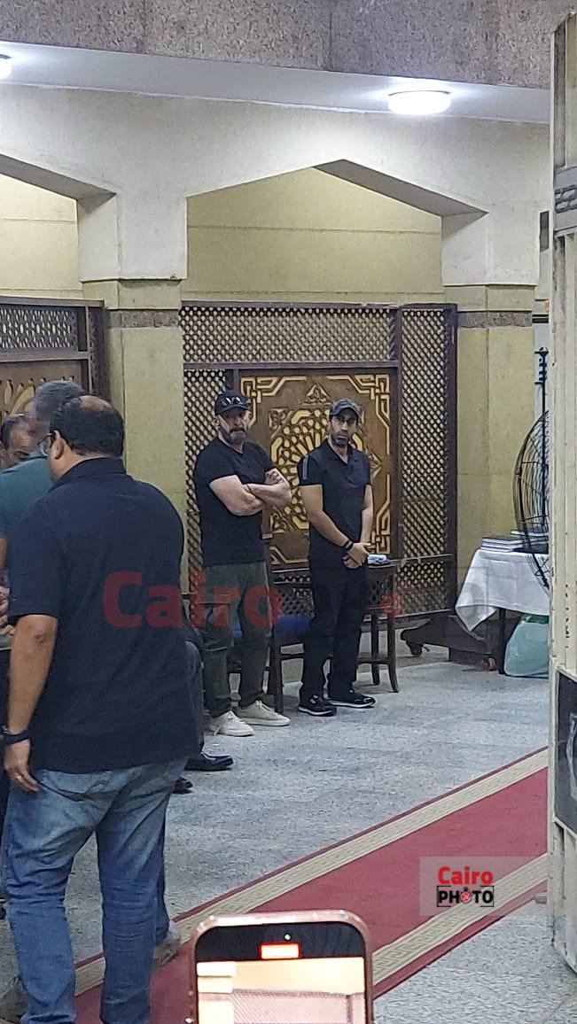 نجوم الفن يقدمون واجب العزاء في مدير التصوير تيمور تيمور