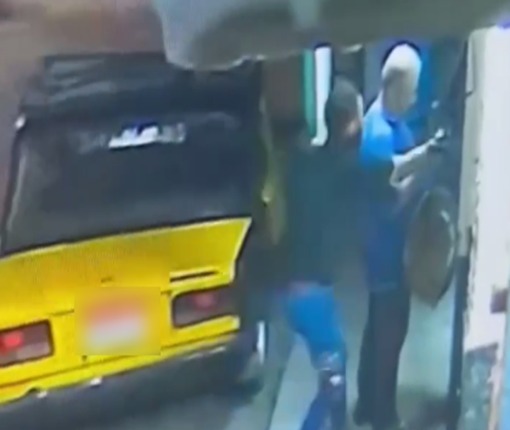 المتهمين بسرقة مسن أمام إحدى ماكينات الصراف الآلى بالإسكندرية