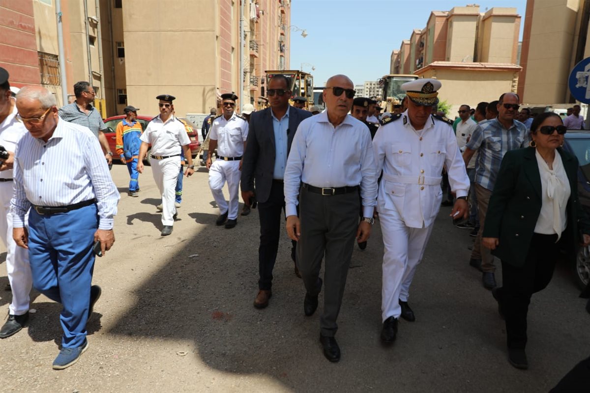 محافظ القاهرة يقود حملات للقضاء علي التعديات بحي السلام