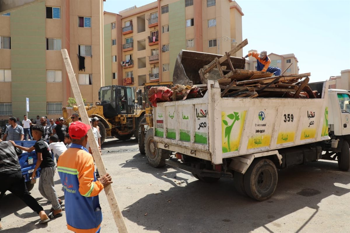 محافظ القاهرة يقود حملات للقضاء علي التعديات بحي السلام