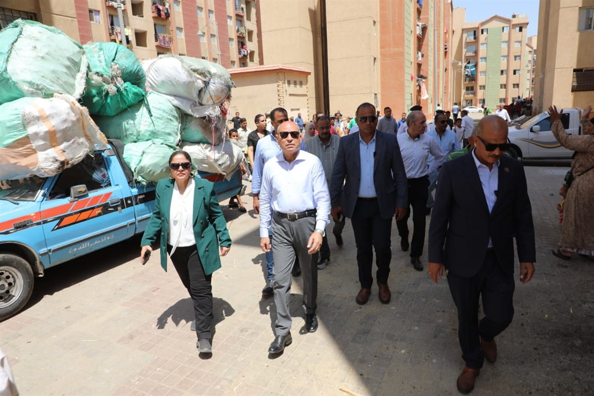 محافظ القاهرة يقود حملات للقضاء علي التعديات بحي السلام