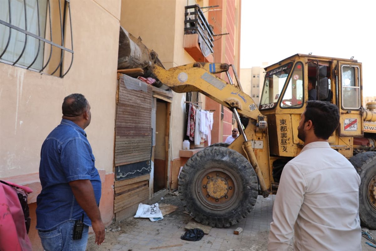 محافظ القاهرة يقود حملات للقضاء علي التعديات بحي السلام