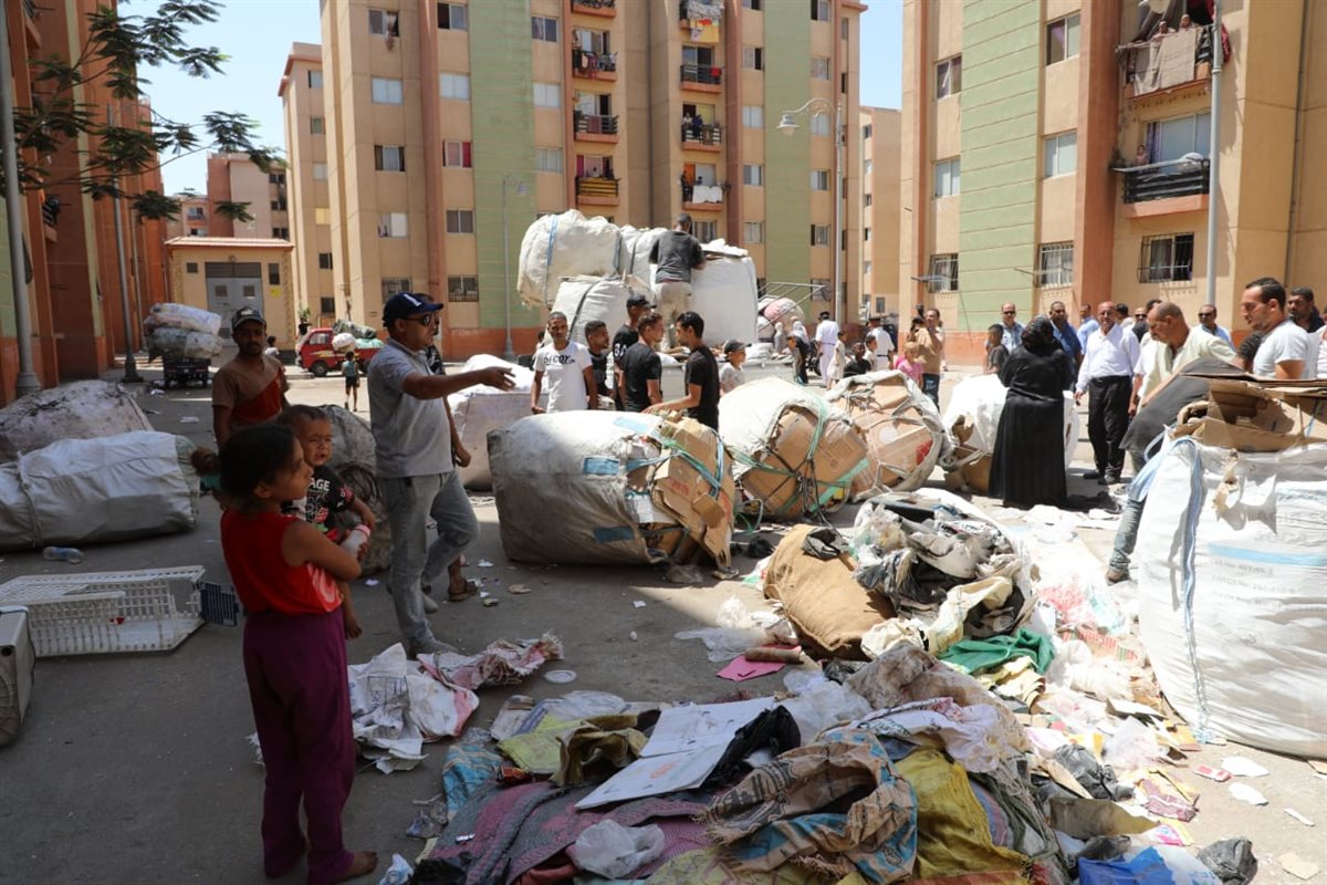 محافظ القاهرة يقود حملات للقضاء علي التعديات بحي السلام