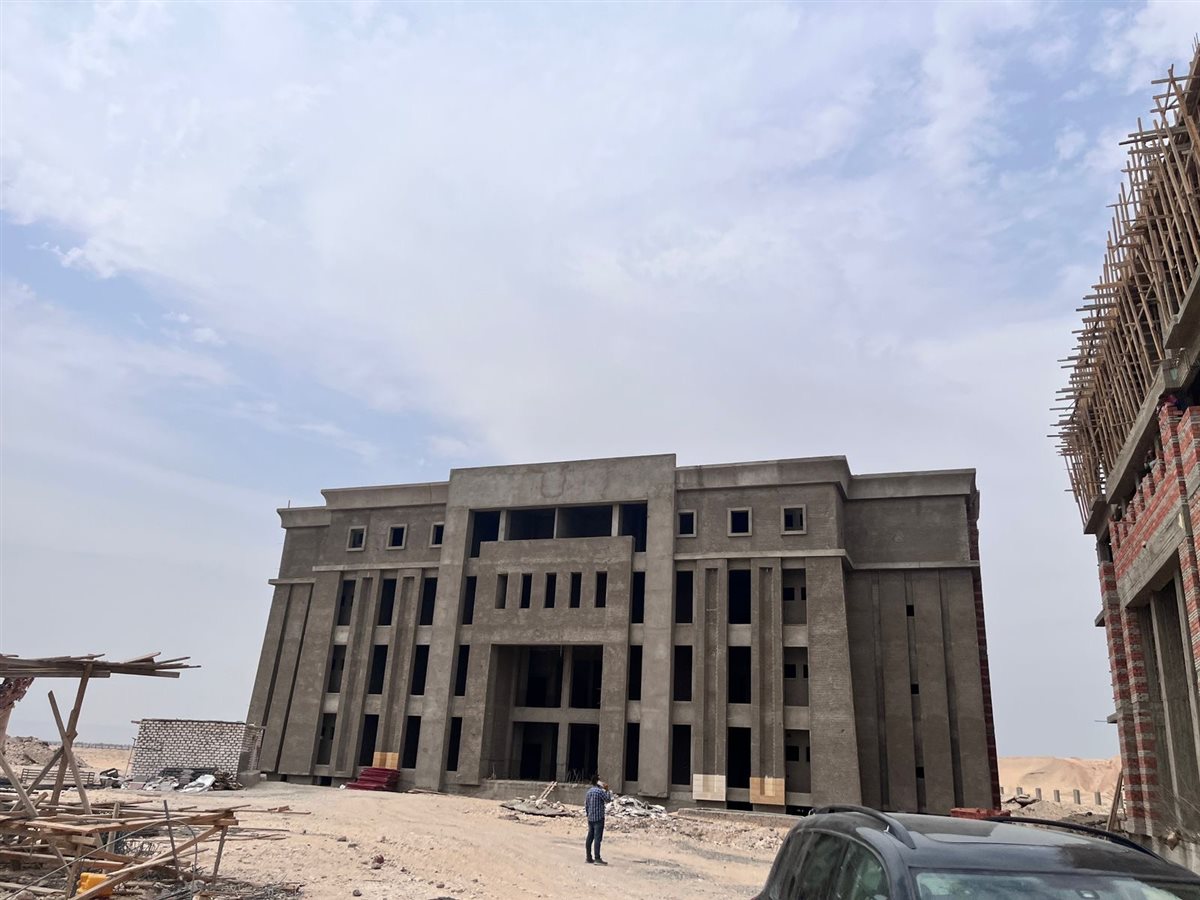 رئيس جامعة الأقصر تتابع الإنشاءات الجامعية بطيبة