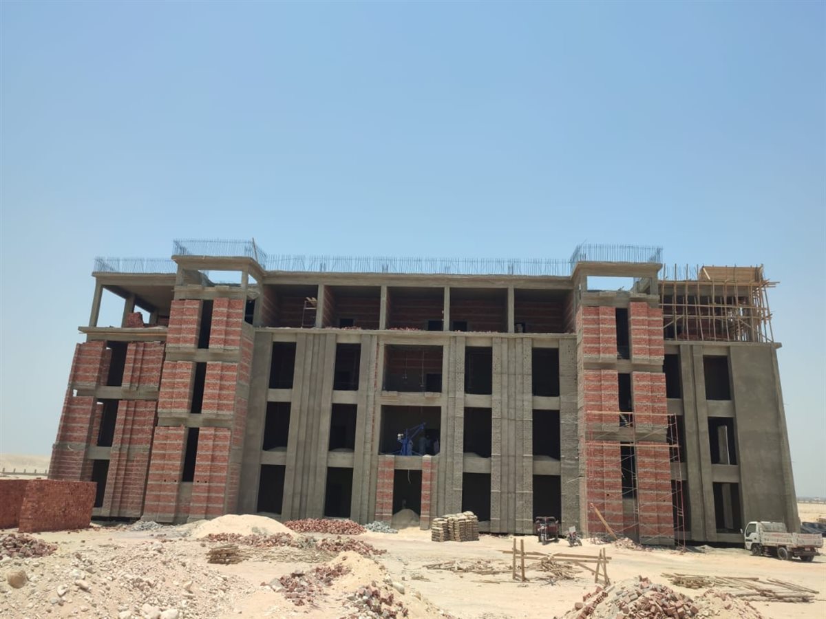 رئيس جامعة الأقصر تتابع الإنشاءات الجامعية بطيبة