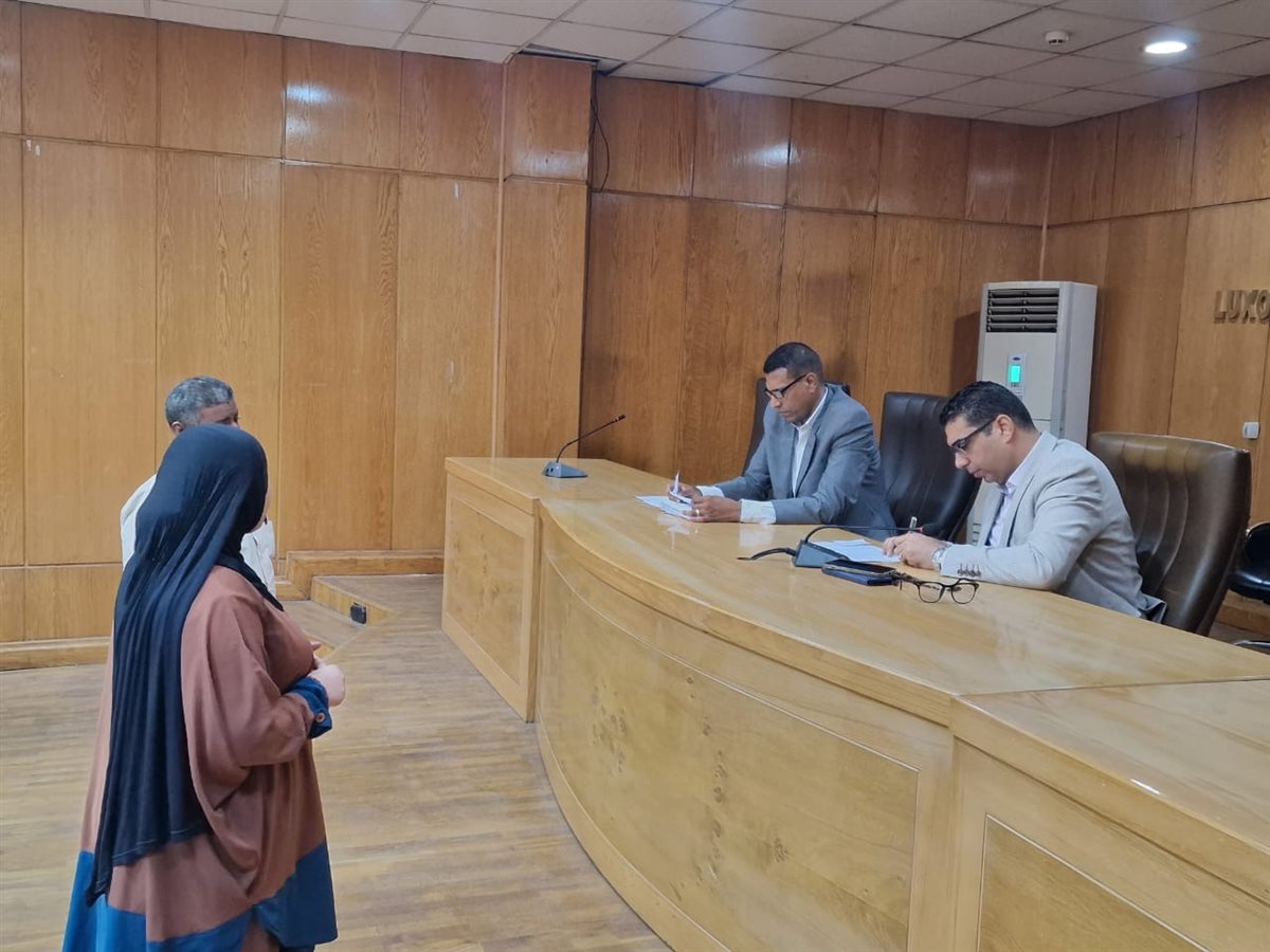 نائب محافظ الأقصر يبحث شكاوى المواطنين