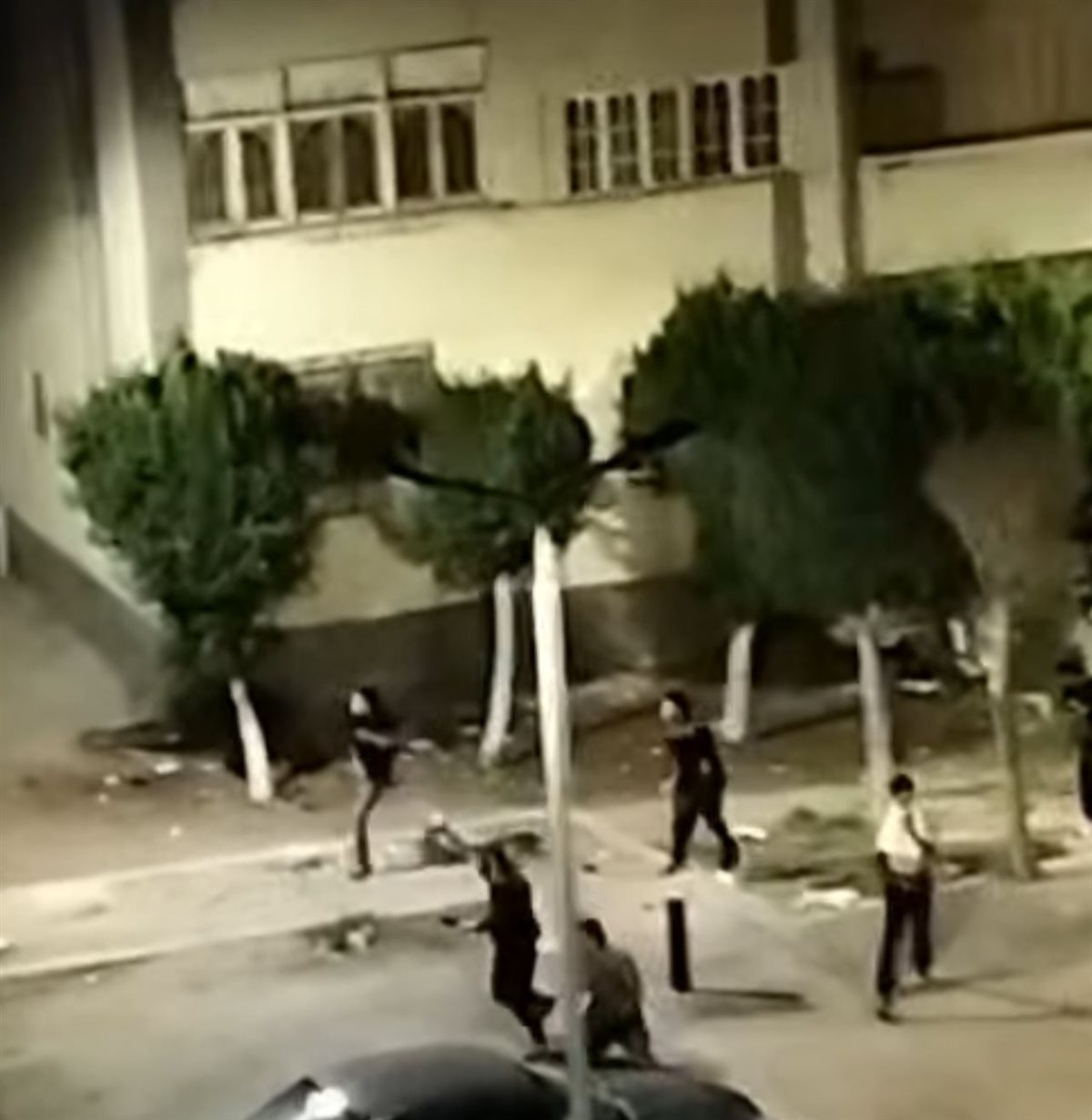 مشاجرة بالطوب والأسلحة بالشيخ زايد