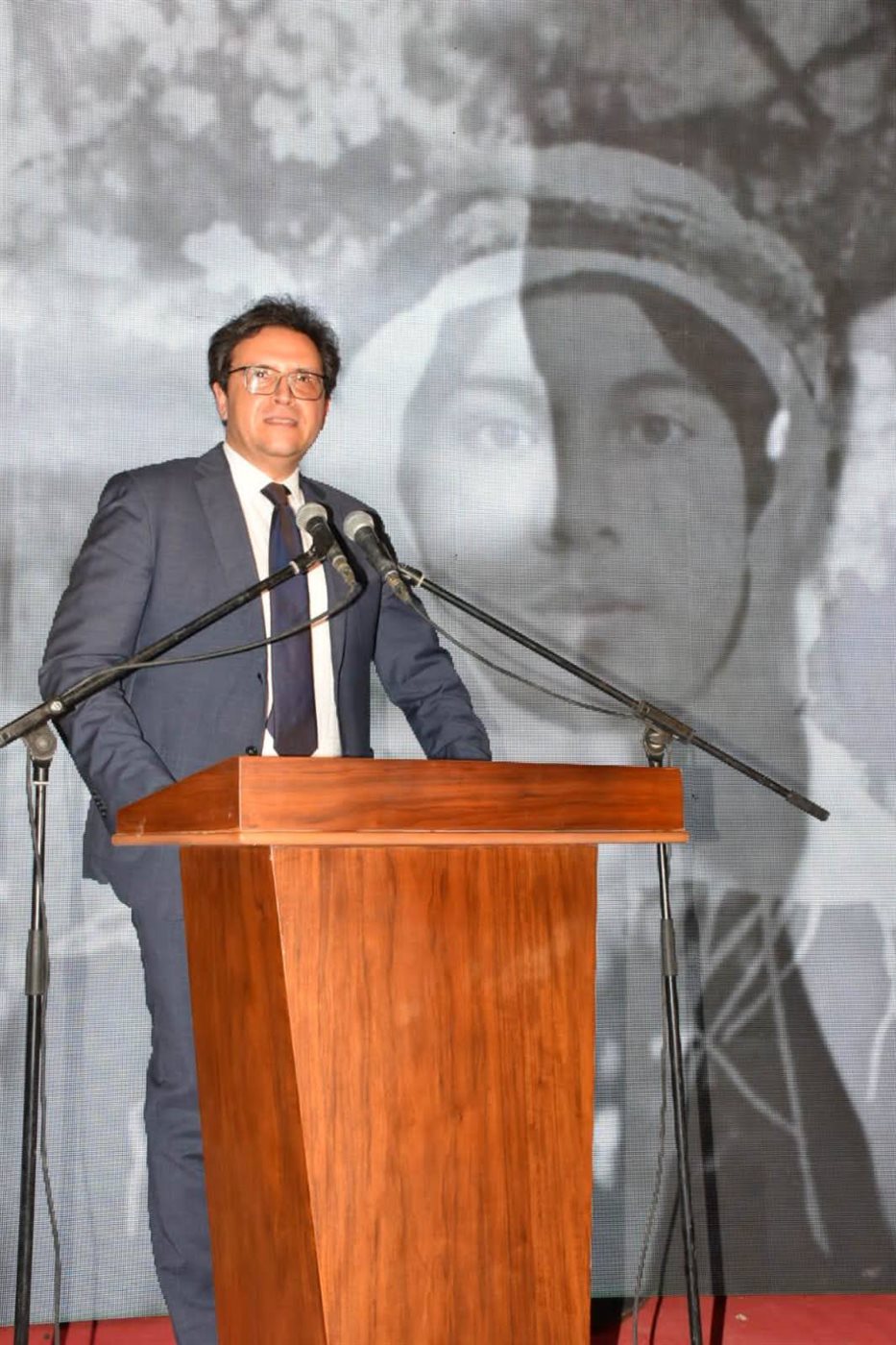 وزير الثقافة يفتتح معرض صوت مصر