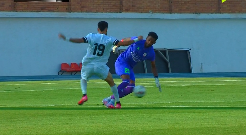 من مباراة طلائع الجيش وفاركو