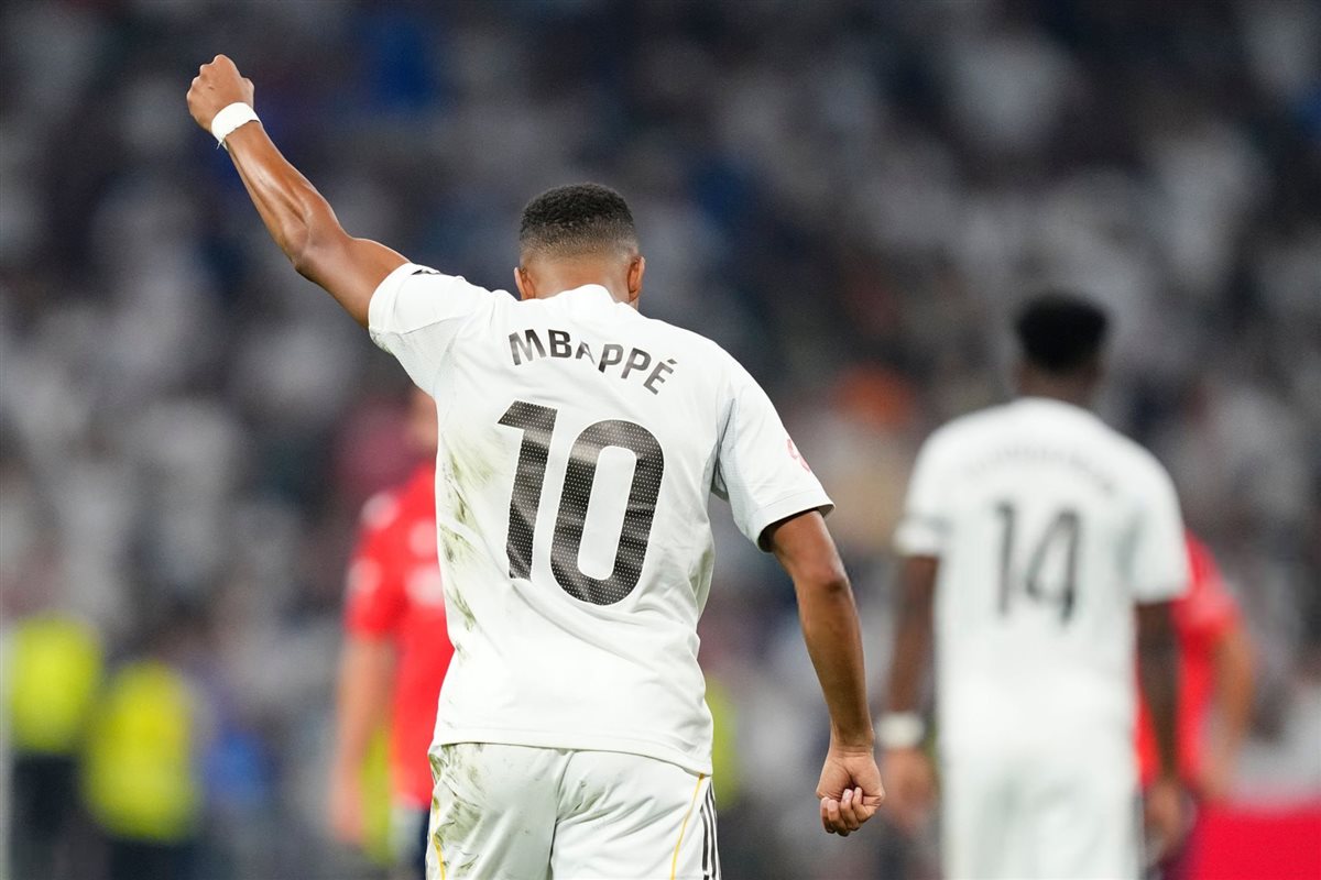 <strong>لحظة احتفال كيليان مبابي بهدفه في شباك أوساسونا بمسابقة الدوري الإسباني 2025-2026 </strong>