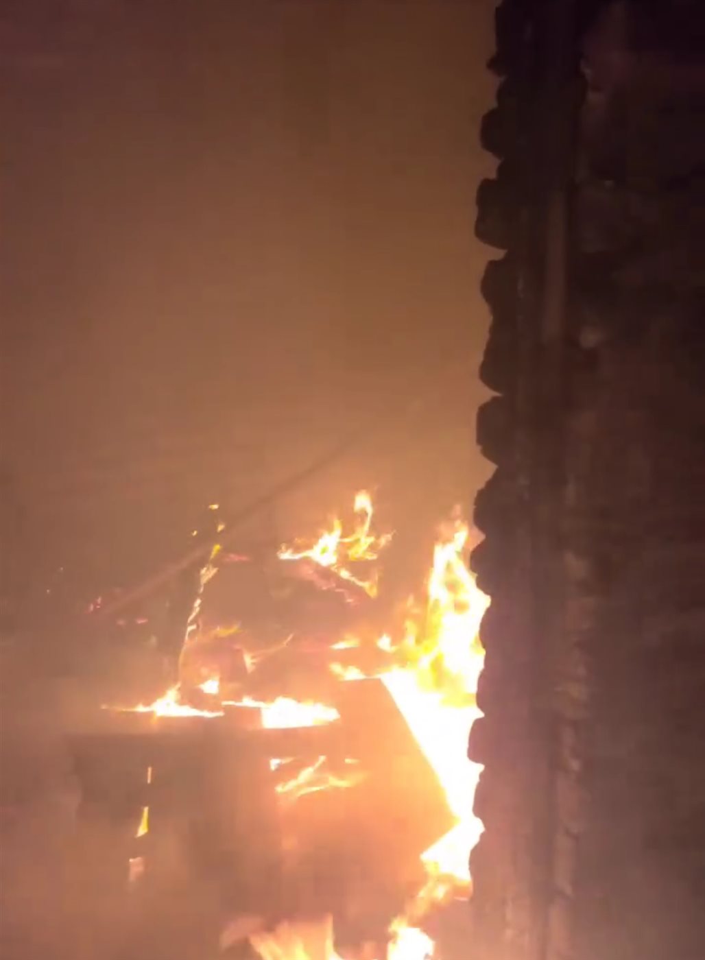 الحريق الهائل بمنطقة الكرنك بالأقصر