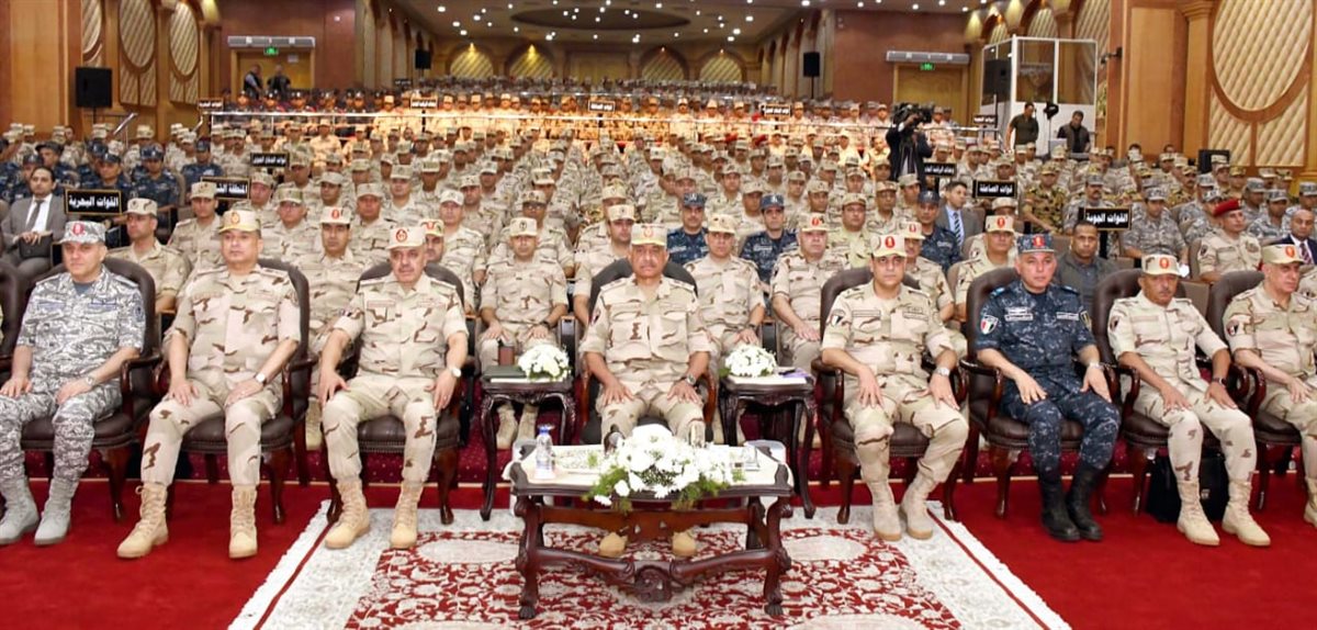 وزير الدفاع يلتقى عددًا من مقاتلي المنطقة الشمالية العسكرية